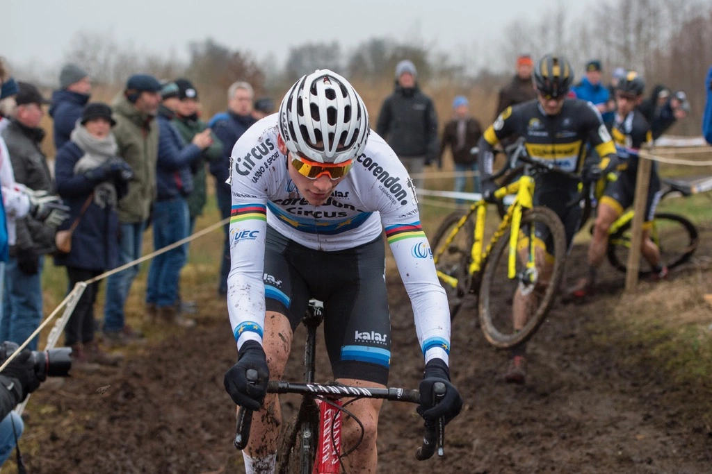 GP Sven Nys: Alvarado en Van der Poel winnen; 5e Leonie Bentveld | Wielrennen Surhuisterveen
