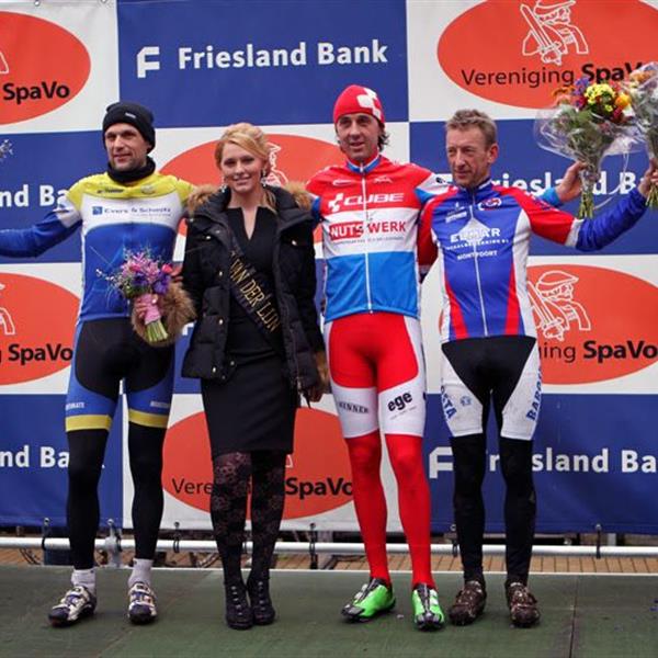 19e Centrumcross Surhuisterveen 2014 (Amateurs en Masters) | Wielrennen Surhuisterveen