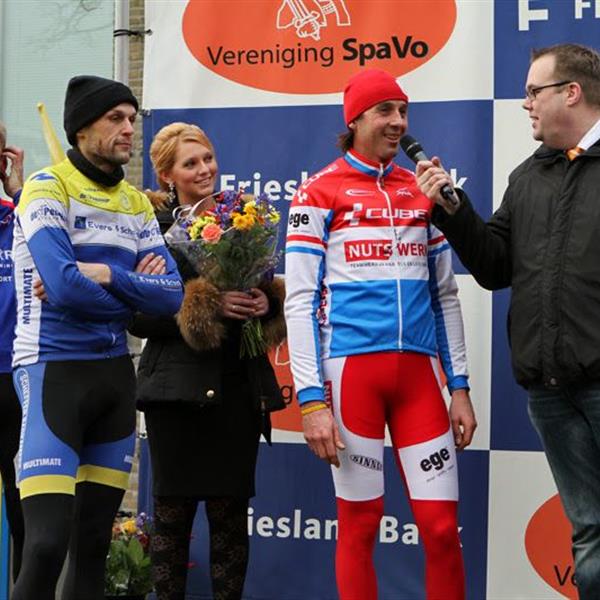 19e Centrumcross Surhuisterveen 2014 (Amateurs en Masters) | Wielrennen Surhuisterveen