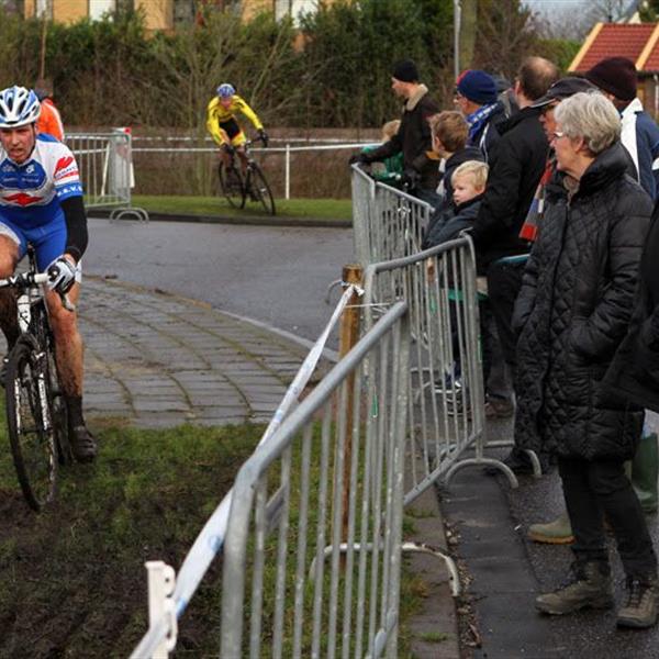 19e Centrumcross Surhuisterveen 2014 (Amateurs en Masters) | Wielrennen Surhuisterveen