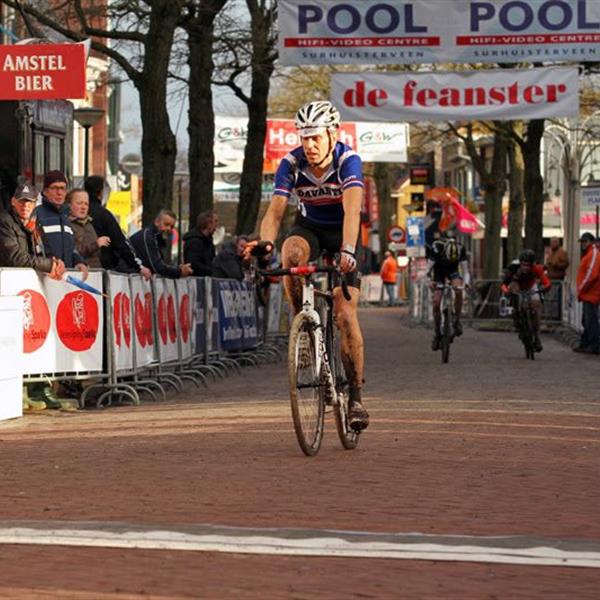 19e Centrumcross Surhuisterveen 2014 (Amateurs en Masters) | Wielrennen Surhuisterveen