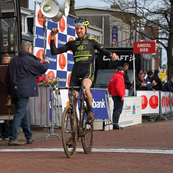 19e Centrumcross Surhuisterveen 2014 (Amateurs en Masters) | Wielrennen Surhuisterveen