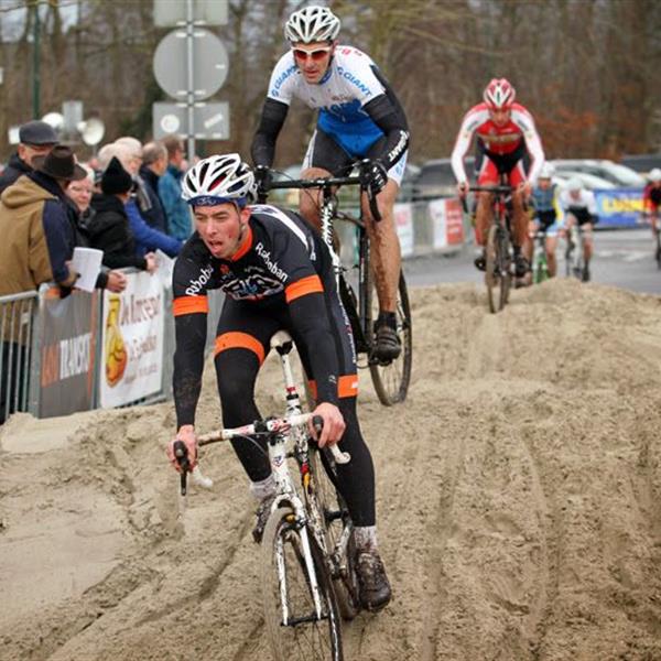 19e Centrumcross Surhuisterveen 2014 (Amateurs en Masters) | Wielrennen Surhuisterveen