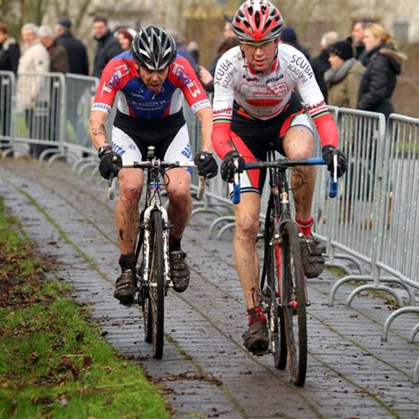 19e Centrumcross Surhuisterveen 2014 (Amateurs en Masters) | Wielrennen Surhuisterveen