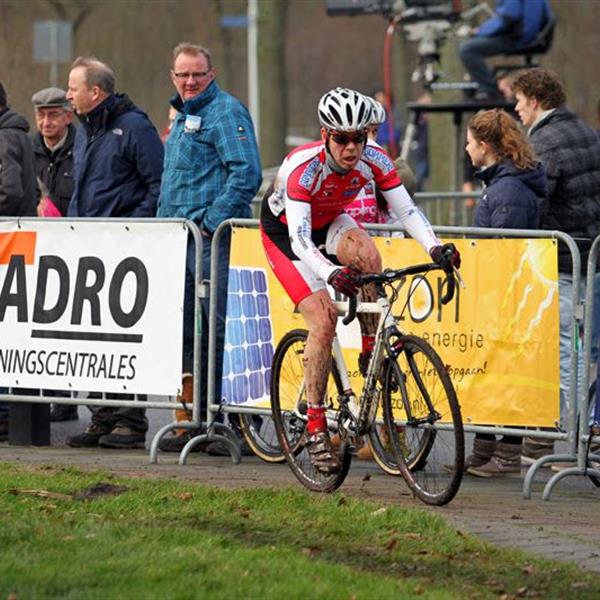 19e Centrumcross Surhuisterveen 2014 (Amateurs en Masters) | Wielrennen Surhuisterveen