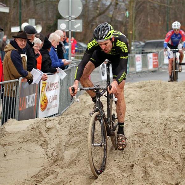 19e Centrumcross Surhuisterveen 2014 (Amateurs en Masters) | Wielrennen Surhuisterveen