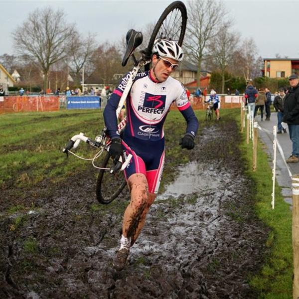 19e Centrumcross Surhuisterveen 2014 (Amateurs en Masters) | Wielrennen Surhuisterveen