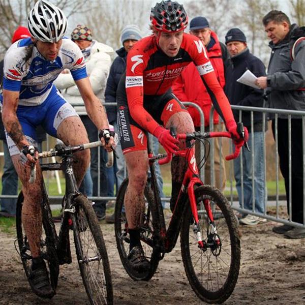 19e Centrumcross Surhuisterveen 2014 (Amateurs en Masters) | Wielrennen Surhuisterveen