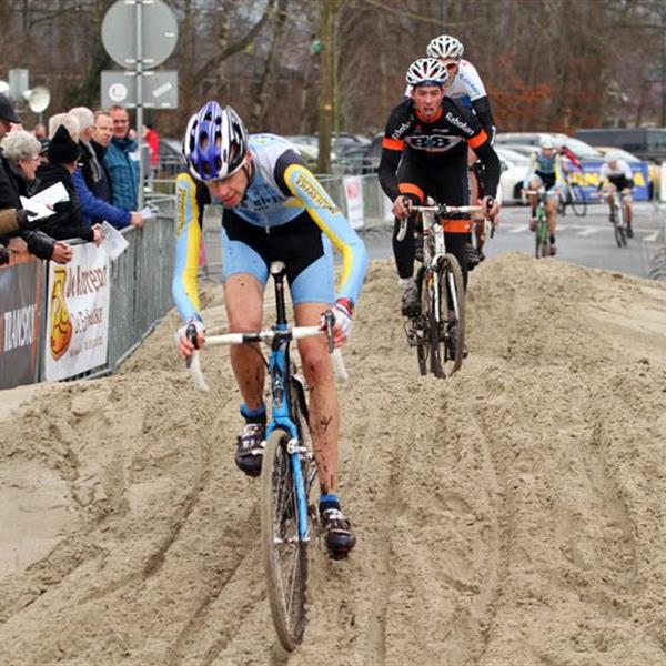 19e Centrumcross Surhuisterveen 2014 (Amateurs en Masters) | Wielrennen Surhuisterveen