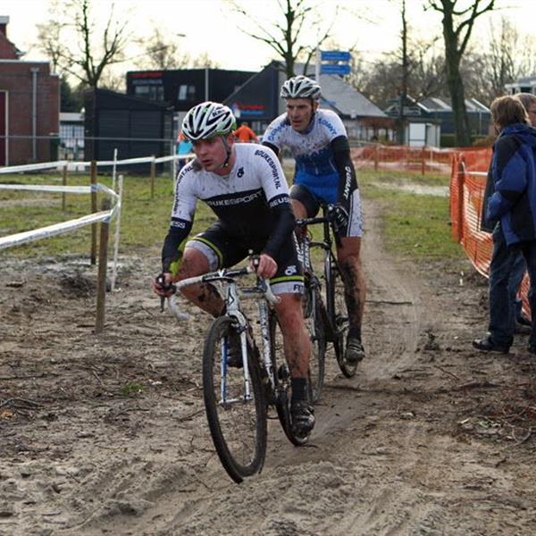 19e Centrumcross Surhuisterveen 2014 (Amateurs en Masters) | Wielrennen Surhuisterveen