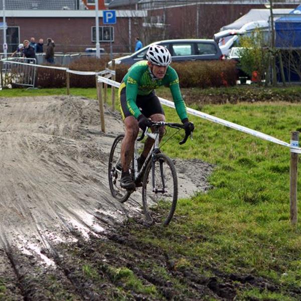 19e Centrumcross Surhuisterveen 2014 (Amateurs en Masters) | Wielrennen Surhuisterveen