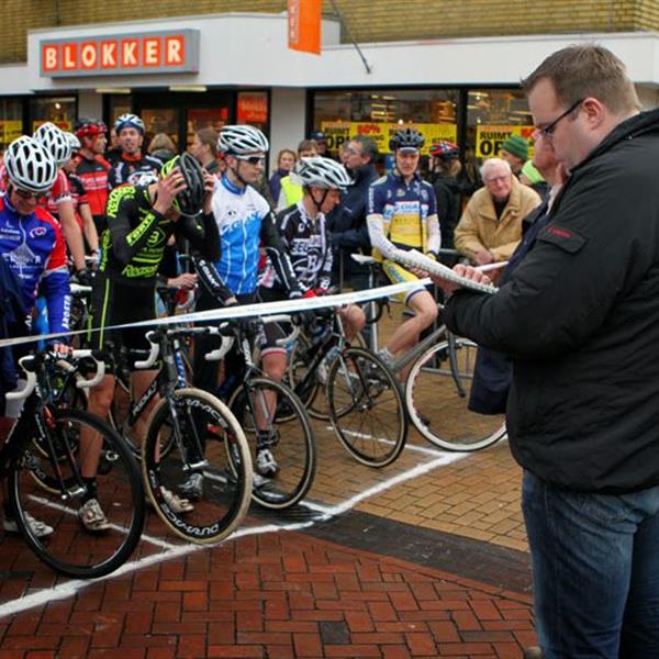 19e Centrumcross Surhuisterveen 2014 (Amateurs en Masters) | Wielrennen Surhuisterveen
