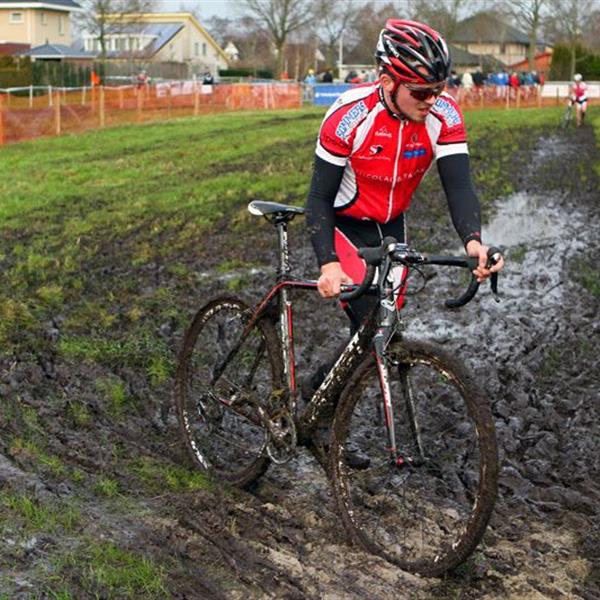 19e Centrumcross Surhuisterveen 2014 (Amateurs en Masters) | Wielrennen Surhuisterveen