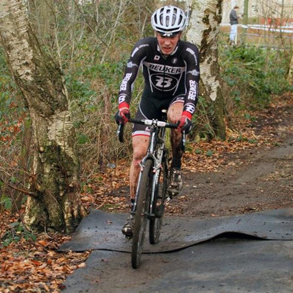 19e Centrumcross Surhuisterveen 2014 (Amateurs en Masters) | Wielrennen Surhuisterveen