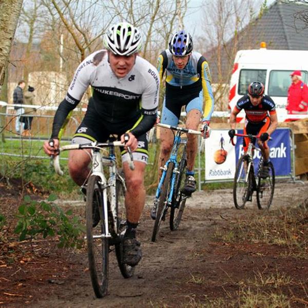 19e Centrumcross Surhuisterveen 2014 (Amateurs en Masters) | Wielrennen Surhuisterveen