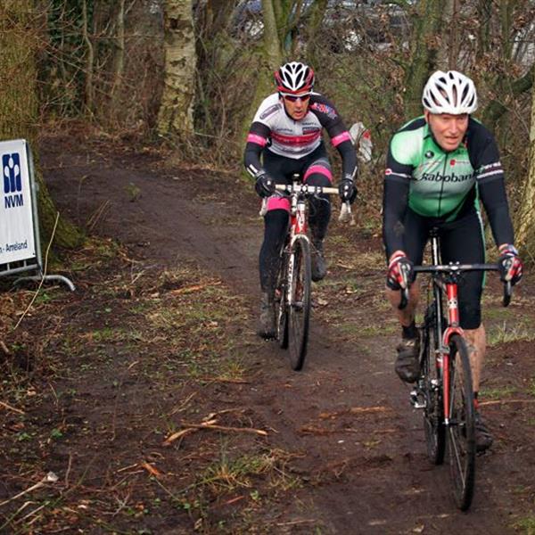 19e Centrumcross Surhuisterveen 2014 (Amateurs en Masters) | Wielrennen Surhuisterveen