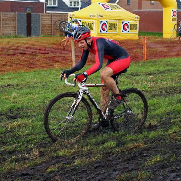 19e Centrumcross Surhuisterveen 2014 (Amateurs en Masters) | Wielrennen Surhuisterveen