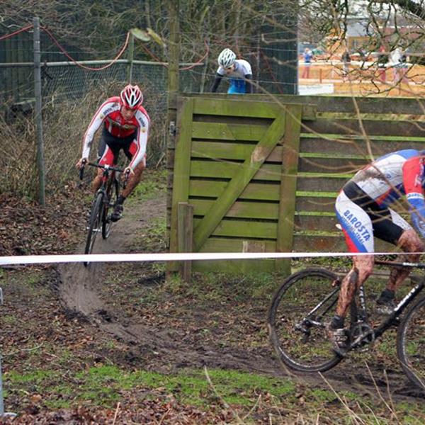 19e Centrumcross Surhuisterveen 2014 (Amateurs en Masters) | Wielrennen Surhuisterveen