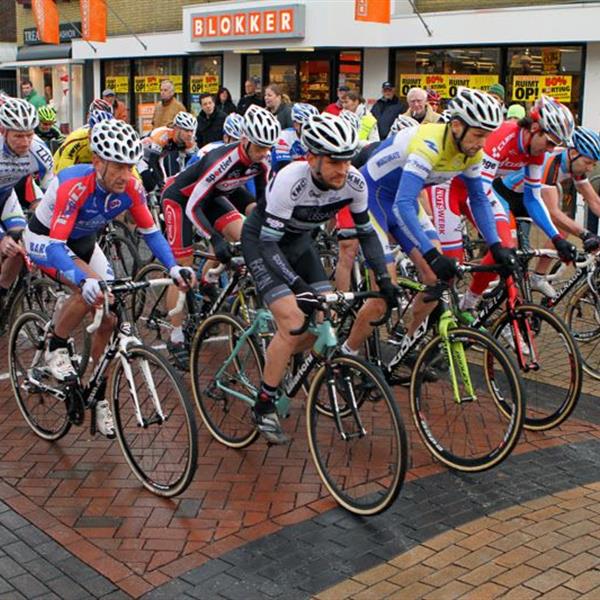 19e Centrumcross Surhuisterveen 2014 (Amateurs en Masters) | Wielrennen Surhuisterveen