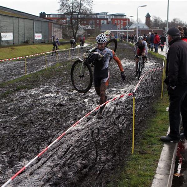 16e Centrumcross Surhuisterveen 2011 | Wielrennen Surhuisterveen