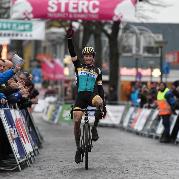 21e Internationale Centrumcross Surhuisterveen 2016 | Wielrennen Surhuisterveen