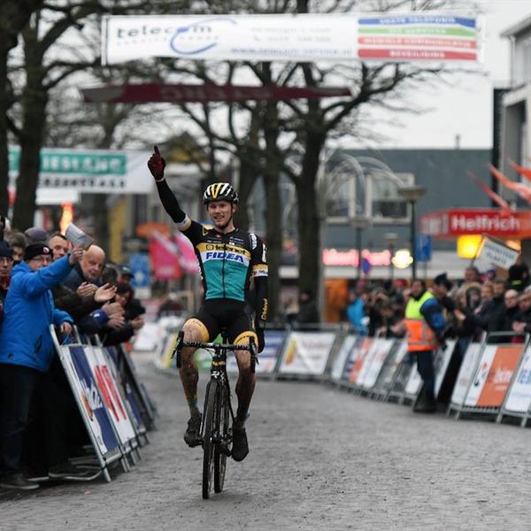 21e Internationale Centrumcross Surhuisterveen 2016 | Wielrennen Surhuisterveen