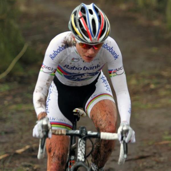 19e Centrumcross Surhuisterveen 2014 (Dames) | Wielrennen Surhuisterveen