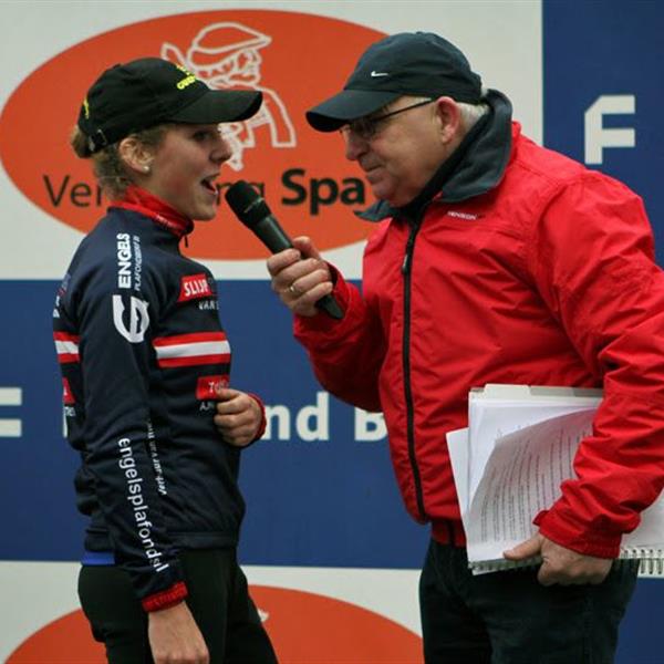 19e Centrumcross Surhuisterveen 2014 (Dames) | Wielrennen Surhuisterveen