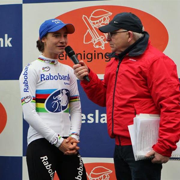 19e Centrumcross Surhuisterveen 2014 (Dames) | Wielrennen Surhuisterveen