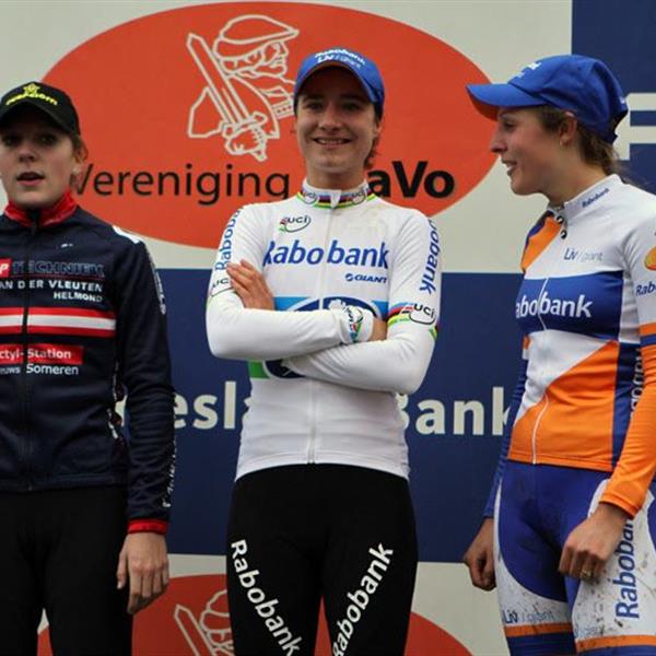 19e Centrumcross Surhuisterveen 2014 (Dames) | Wielrennen Surhuisterveen