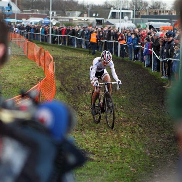 19e Centrumcross Surhuisterveen 2014 (Dames) | Wielrennen Surhuisterveen