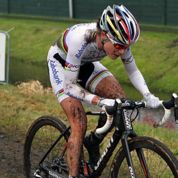 19e Centrumcross Surhuisterveen 2014 (Dames) | Wielrennen Surhuisterveen