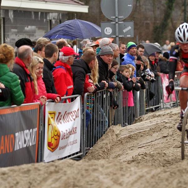 19e Centrumcross Surhuisterveen 2014 (Dames) | Wielrennen Surhuisterveen