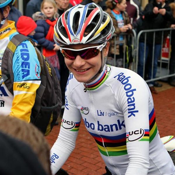 19e Centrumcross Surhuisterveen 2014 (Dames) | Wielrennen Surhuisterveen