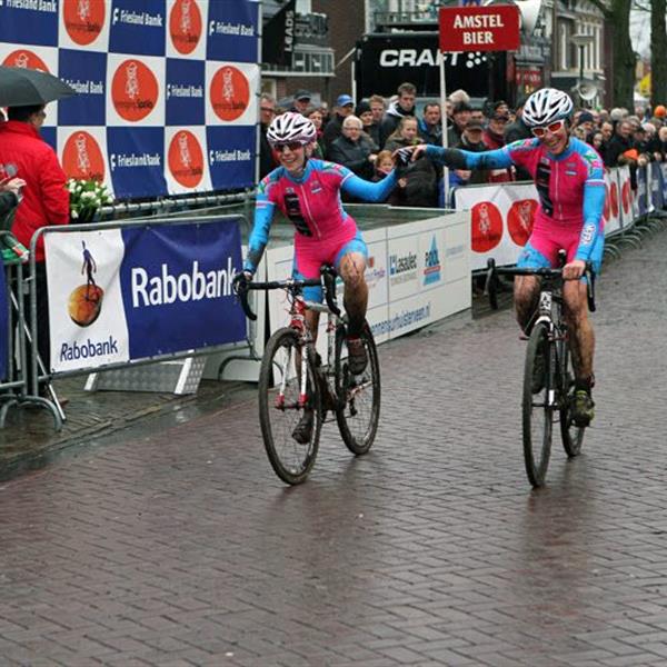 19e Centrumcross Surhuisterveen 2014 (Dames) | Wielrennen Surhuisterveen