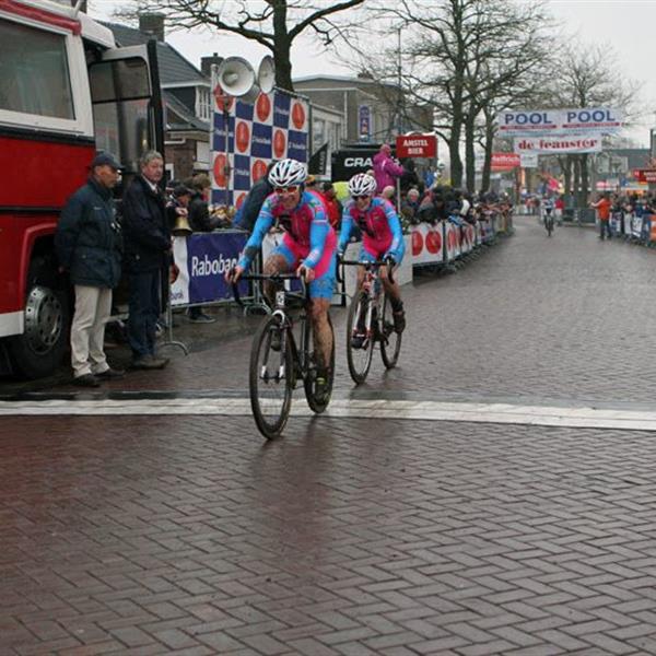 19e Centrumcross Surhuisterveen 2014 (Dames) | Wielrennen Surhuisterveen