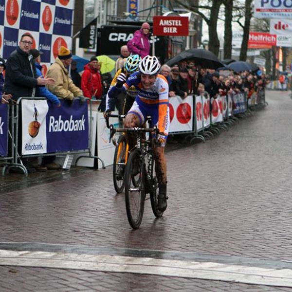 19e Centrumcross Surhuisterveen 2014 (Dames) | Wielrennen Surhuisterveen