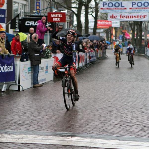 19e Centrumcross Surhuisterveen 2014 (Dames) | Wielrennen Surhuisterveen