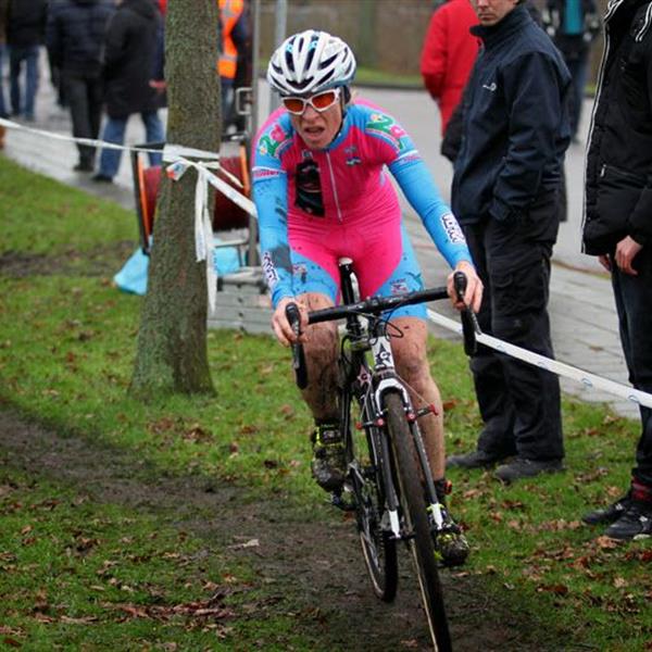 19e Centrumcross Surhuisterveen 2014 (Dames) | Wielrennen Surhuisterveen