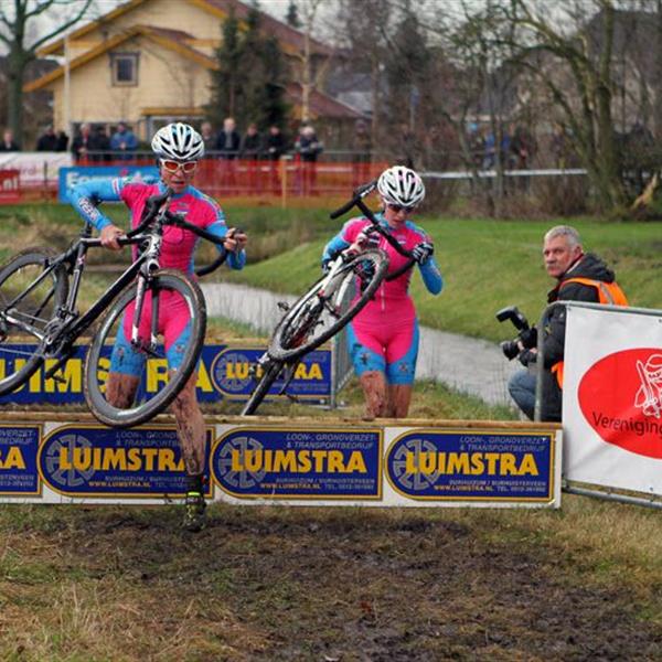 19e Centrumcross Surhuisterveen 2014 (Dames) | Wielrennen Surhuisterveen