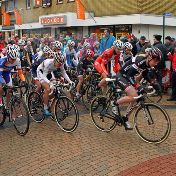 19e Centrumcross Surhuisterveen 2014 (Dames) | Wielrennen Surhuisterveen