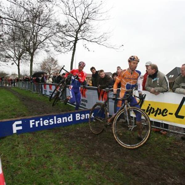 12e Centrumcross Surhuisterveen 2007 | Wielrennen Surhuisterveen