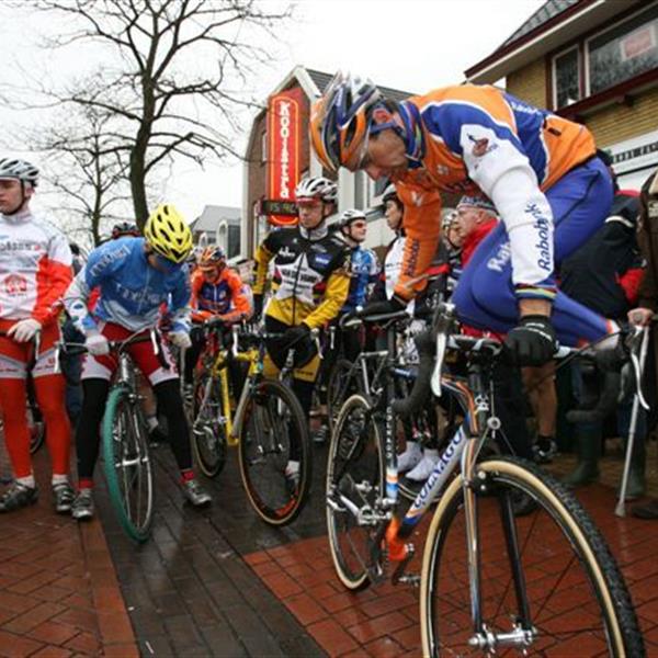 12e Centrumcross Surhuisterveen 2007 | Wielrennen Surhuisterveen
