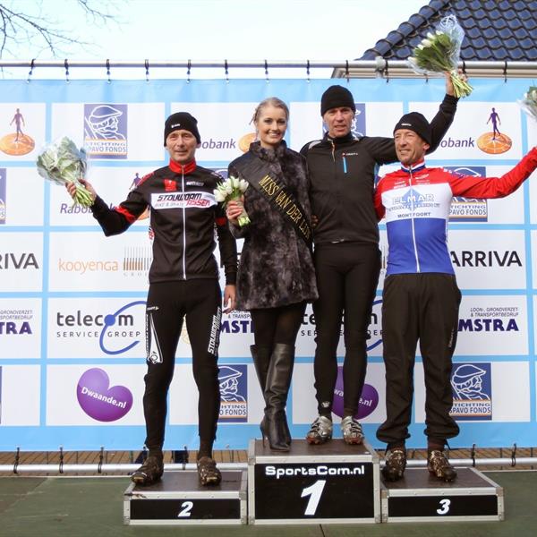 20e Centrumcross 2015 Amateurs & Masters | Wielrennen Surhuisterveen