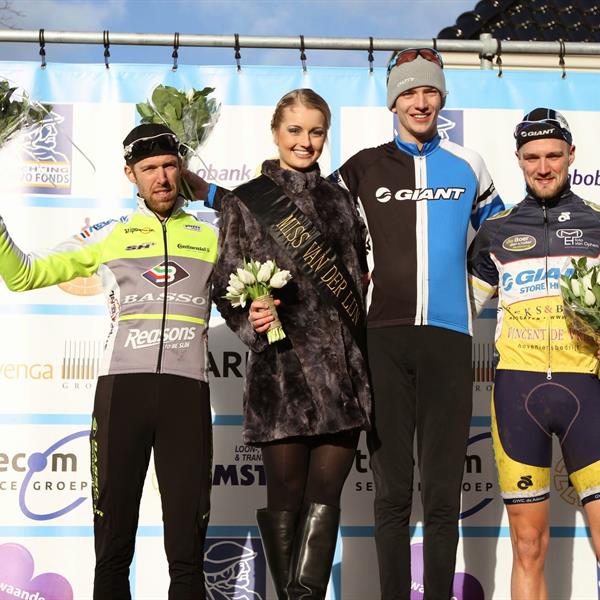 20e Centrumcross 2015 Amateurs & Masters | Wielrennen Surhuisterveen