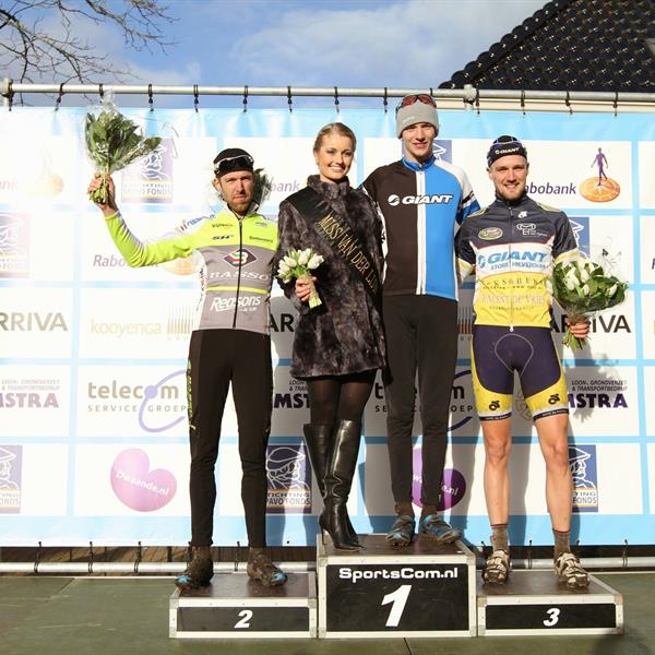 20e Centrumcross 2015 Amateurs & Masters | Wielrennen Surhuisterveen