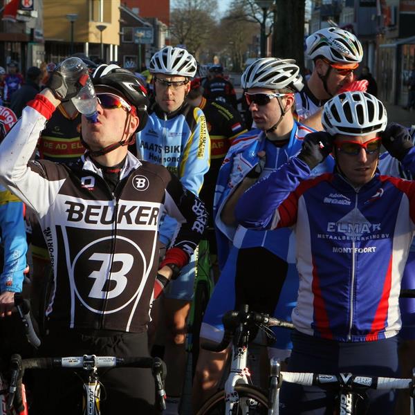 20e Centrumcross 2015 Amateurs & Masters | Wielrennen Surhuisterveen