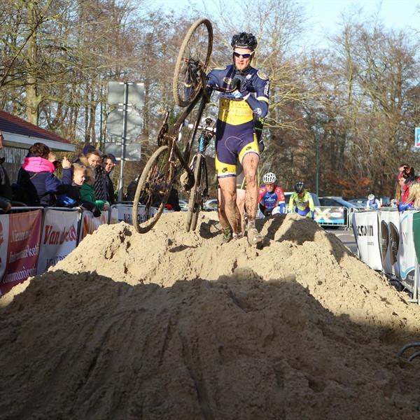 20e Centrumcross 2015 Amateurs & Masters | Wielrennen Surhuisterveen