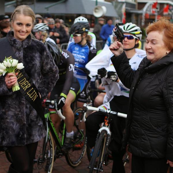 20e Centrumcross 2015 Dames | Wielrennen Surhuisterveen