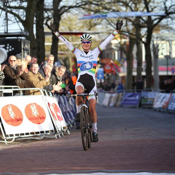 20e Centrumcross 2015 Dames | Wielrennen Surhuisterveen